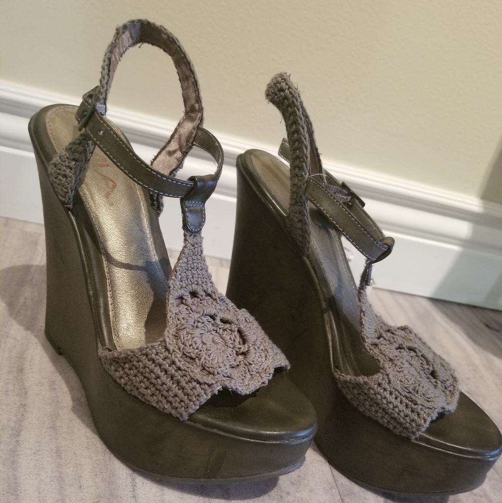 Mia heels size 8